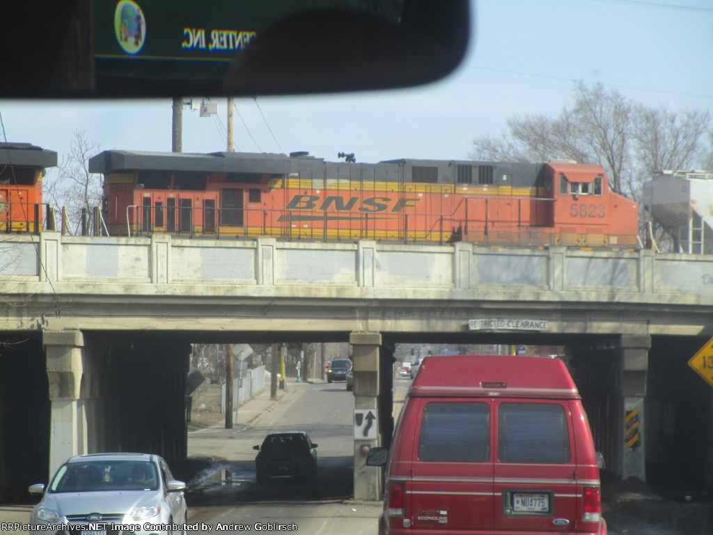 BNSF 5823